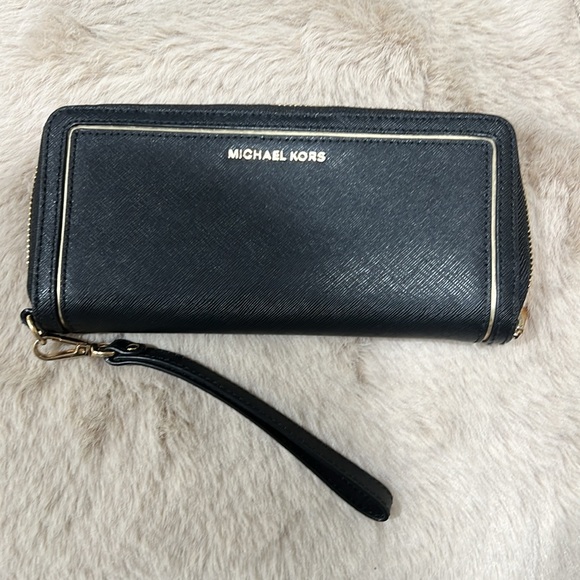 MICHAEL Michael Kors purse and wallet with dust bag. - Picture 2 of 10